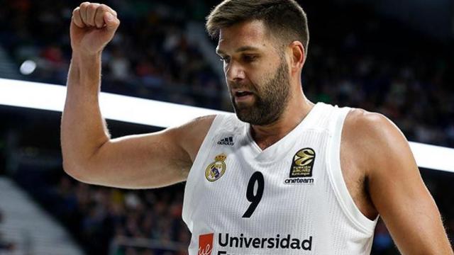 Felipe Reyes celebrando una canasta con el Real Madrid