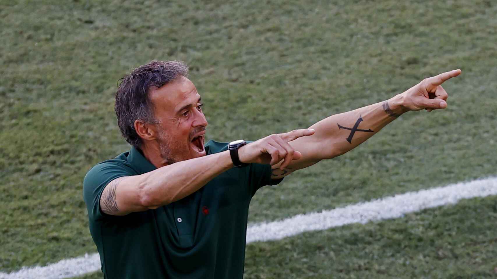 El seleccionador nacional de fútbol, Luis Enrique, con un gesto de celebración.