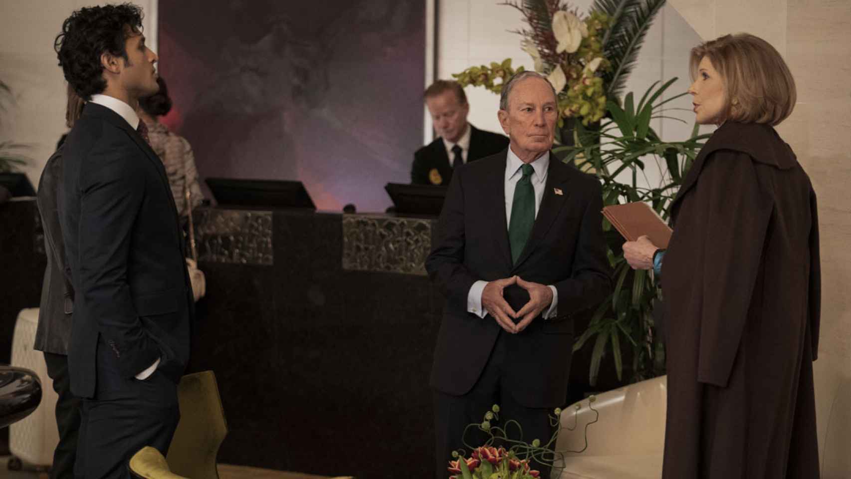 Michael Bloomberg, ex alcalde de Nueva York, junto a Christine Baranski en 'The Good Fight'