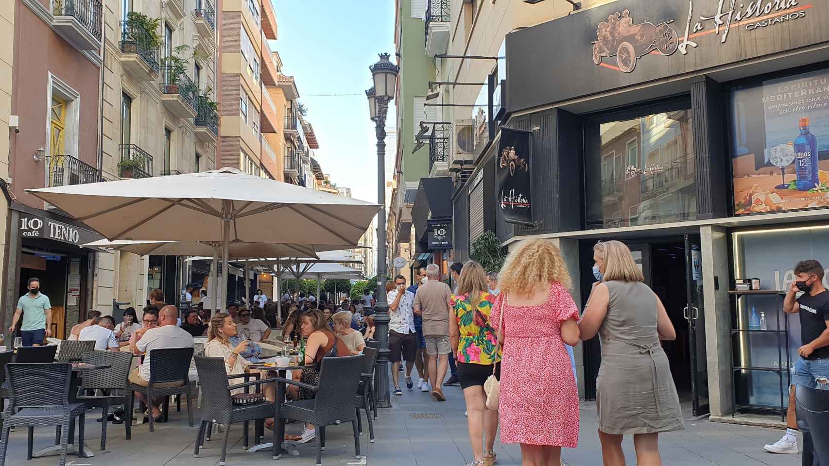 Ocio nocturno y hostelería de Alicante prevén problemas con el nuevo uso de las mascarillas