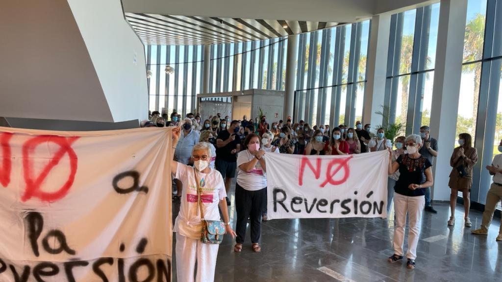 Recibimiento a la consellera Ana Barceló en el Auditorio de Torrevieja.