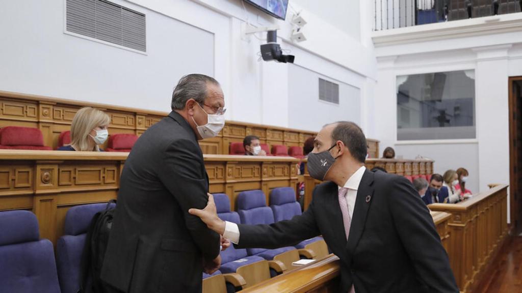 Ruiz Molina junto al presidentes de las Cortes Pablo Bellido