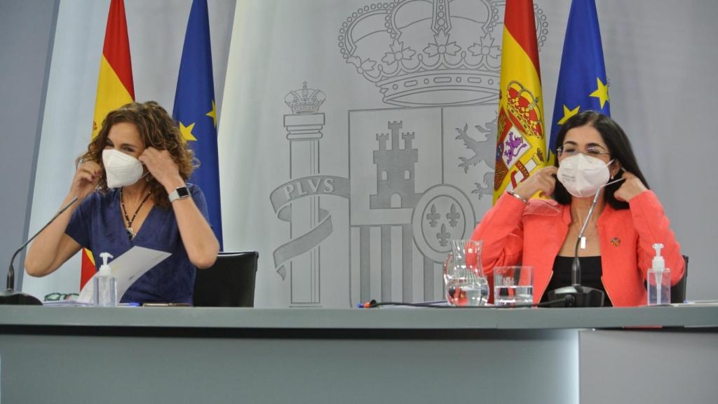 María Jesús Montero y Carolina Darias durante la rueda de prensa.