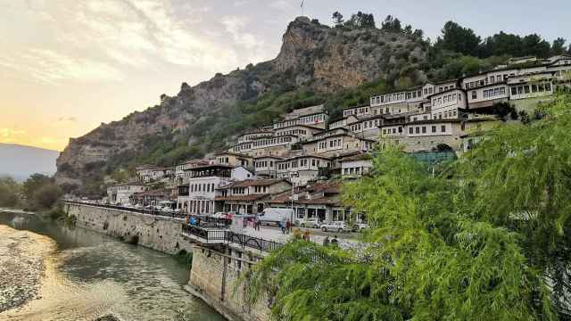 Berat, la ciudad de los mil ojos y las tres caras