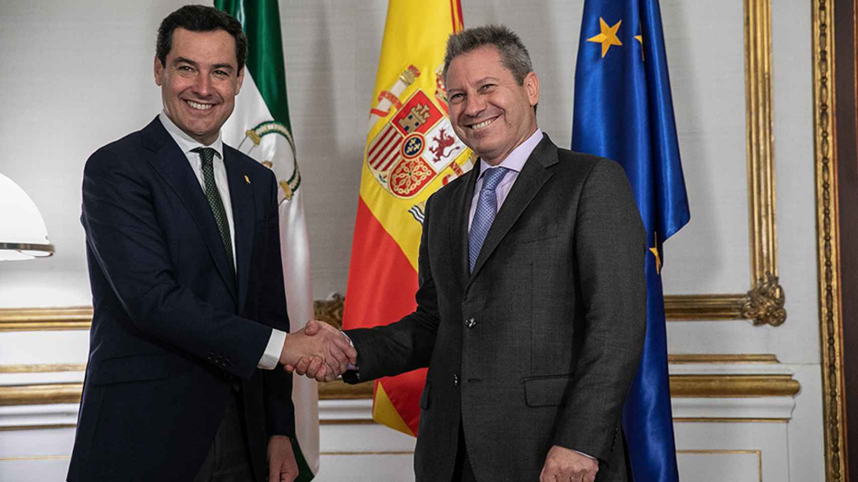 Imagen de archivo del presidente de la Junta, Juanma Moreno, y el presidente de Airbus España, Alberto Gutiérrez.