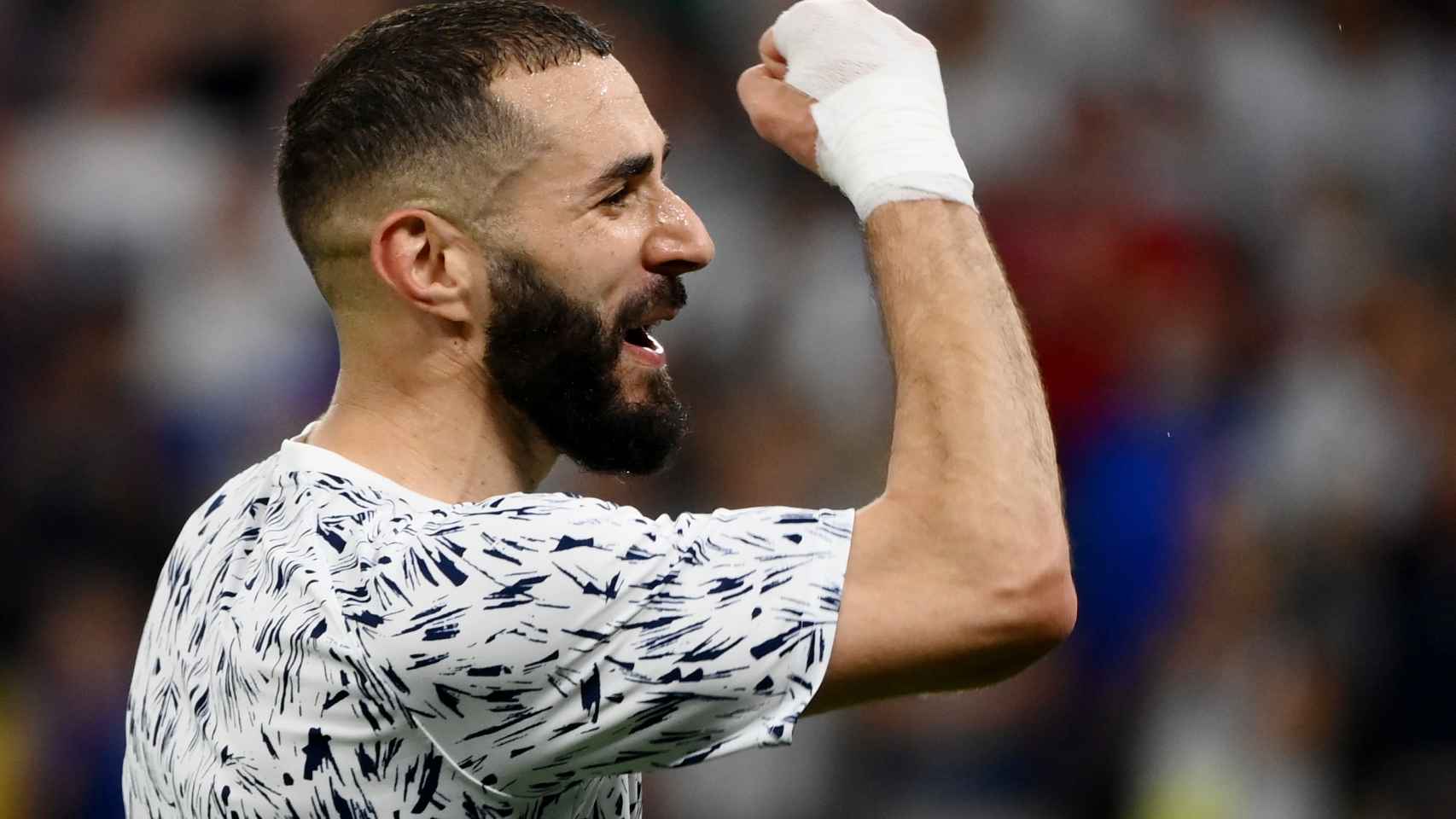 Benzema celebrando durante un partido con Francia