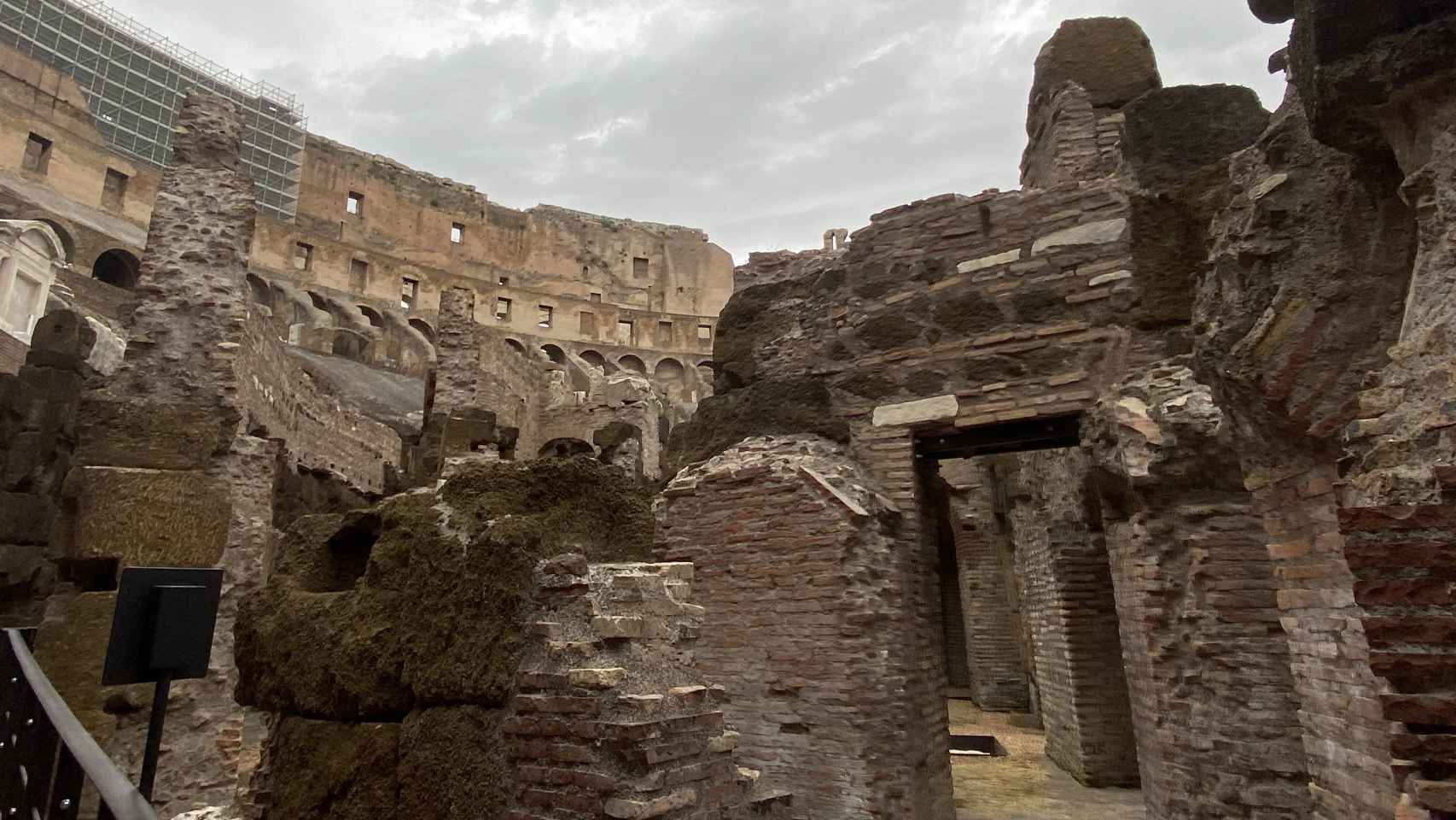Vista de las galerías subterráneas del Coliseo.