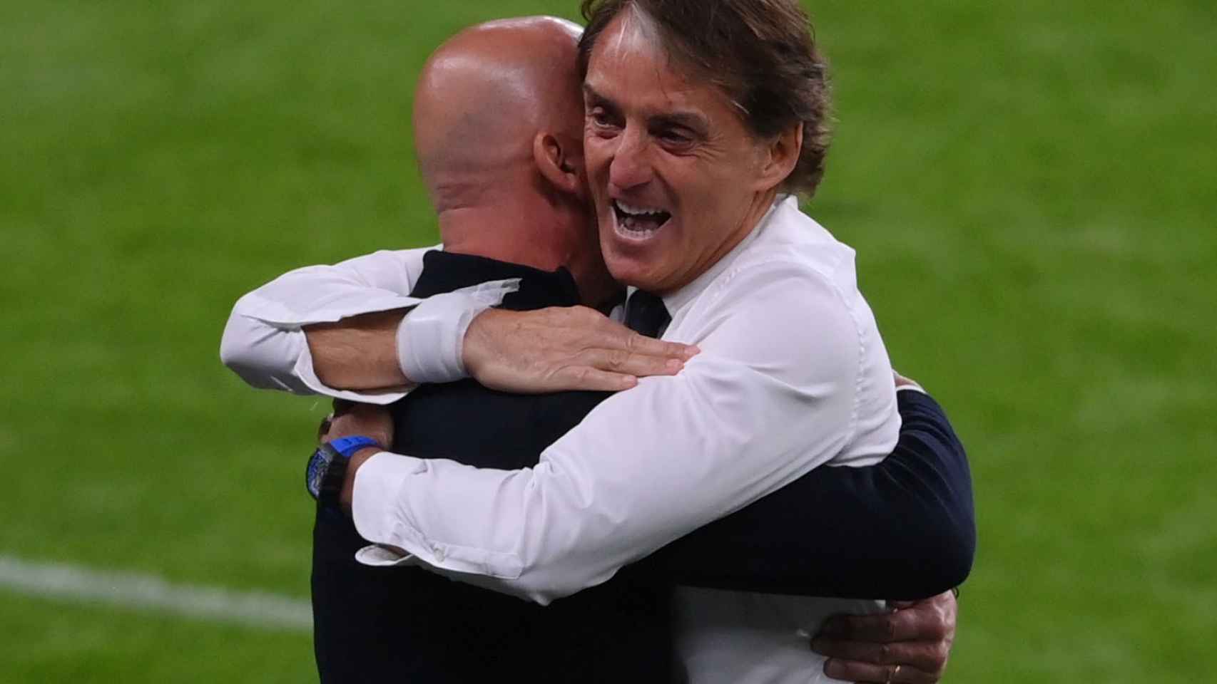 Abrazo entre Roberto Mancini y Gianluca Vialli tras el gol de Italia en la Eurocopa 2020