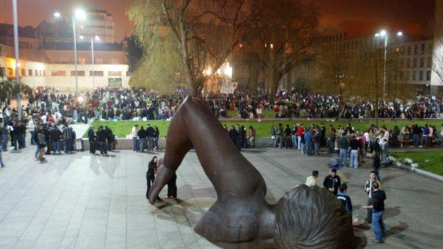 Imagen de archivo de un botellón en Plaza de la Estrella, en Vigo.