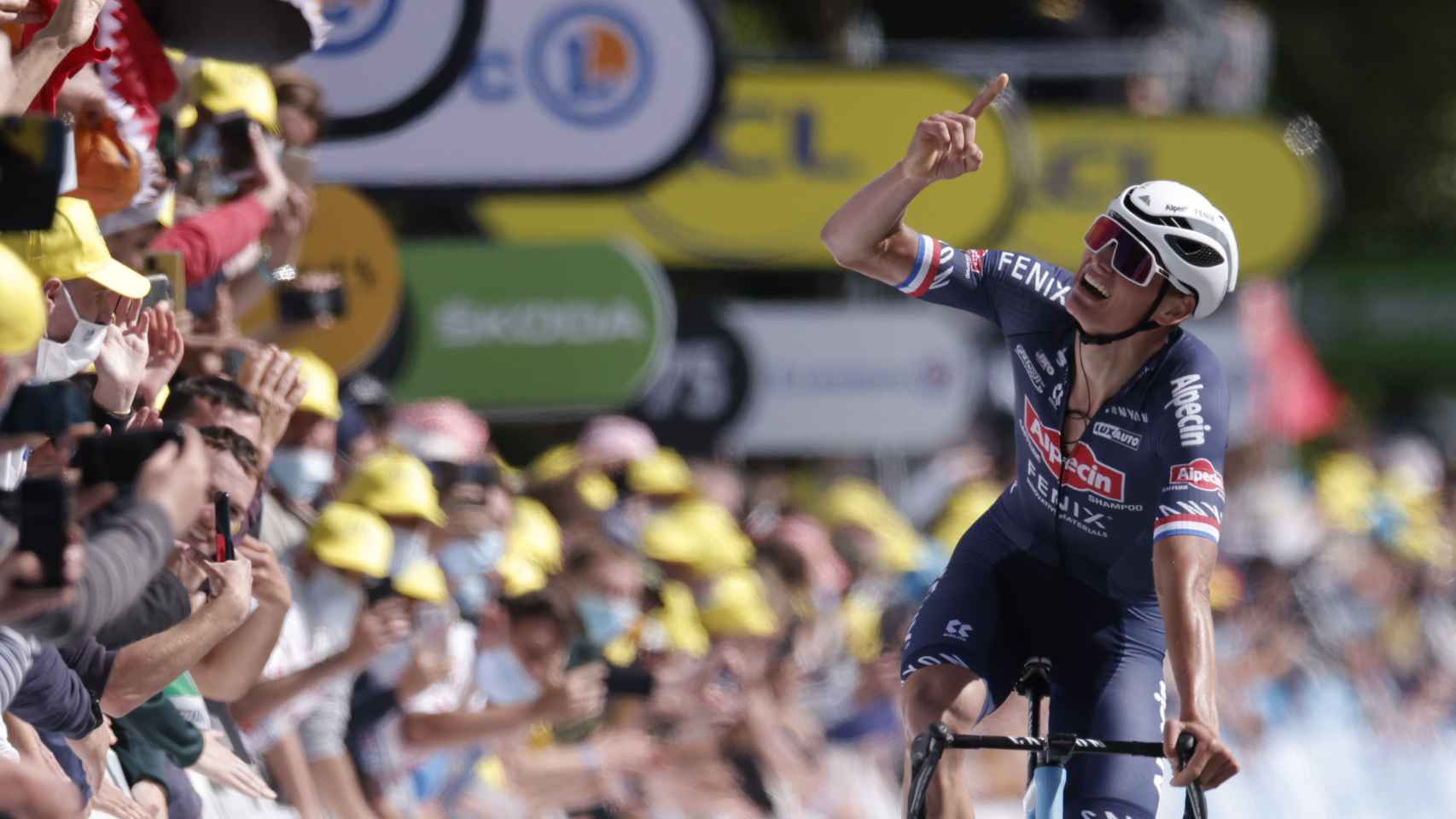 Van der Poel celebra su victoria en la 2ª etapa del Tour de Francia 2021