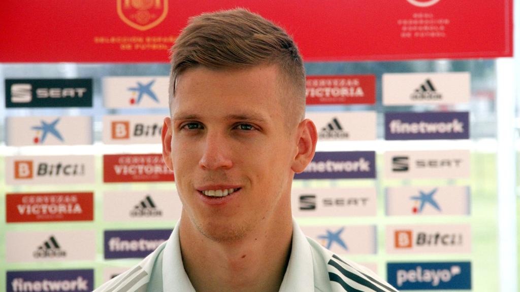 Dani Olmo, durante la entrevista con EL ESPAÑOL