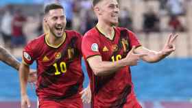 Eden Hazard y Thorgan Hazard celebran el gol del segundo ante Portugal