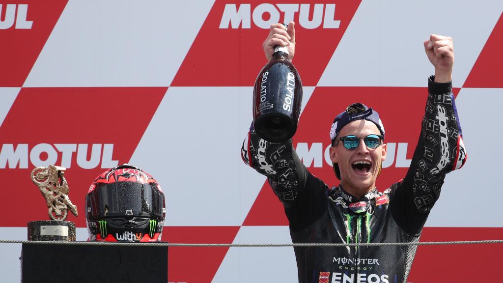 Fabio Quartararo celebra su victoria en el circuito de Assen, en el Gran Premio de Holanda.