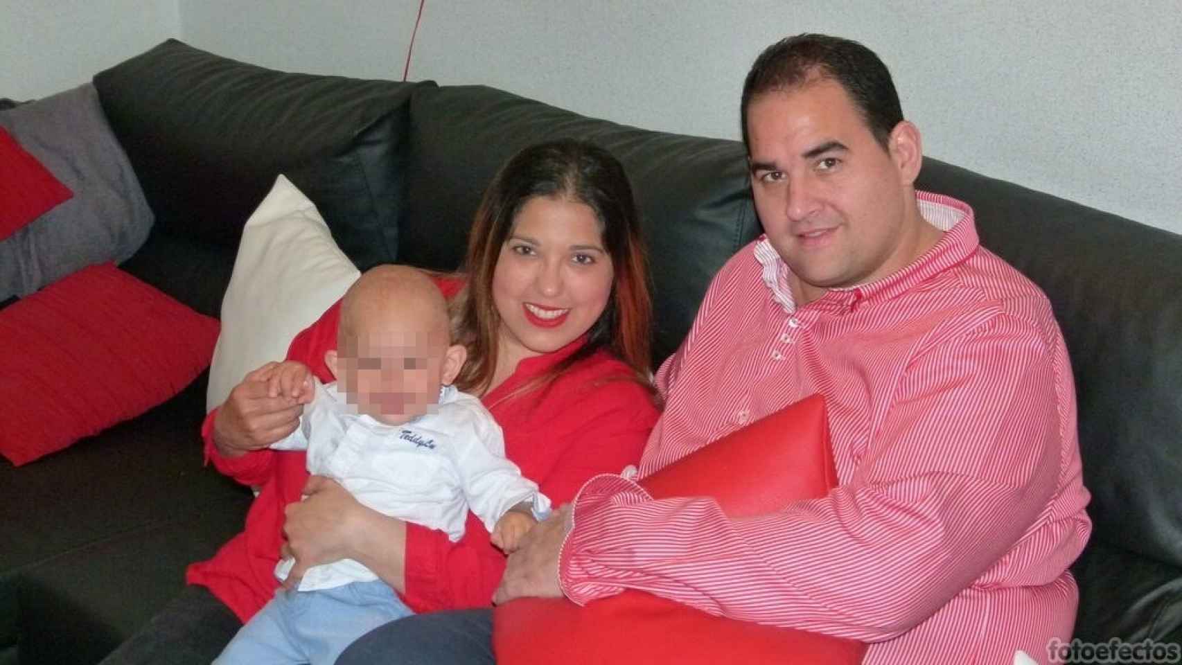 Mari Carmen con su marido Roberto y su hijo Alejandro.