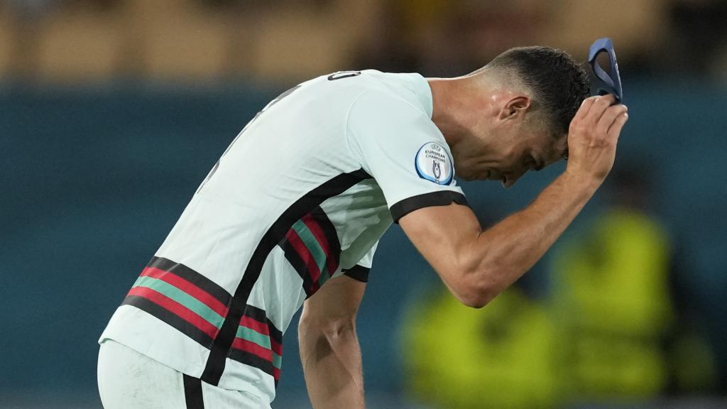 Cristiano Ronaldo tras caer en la Eurocopa