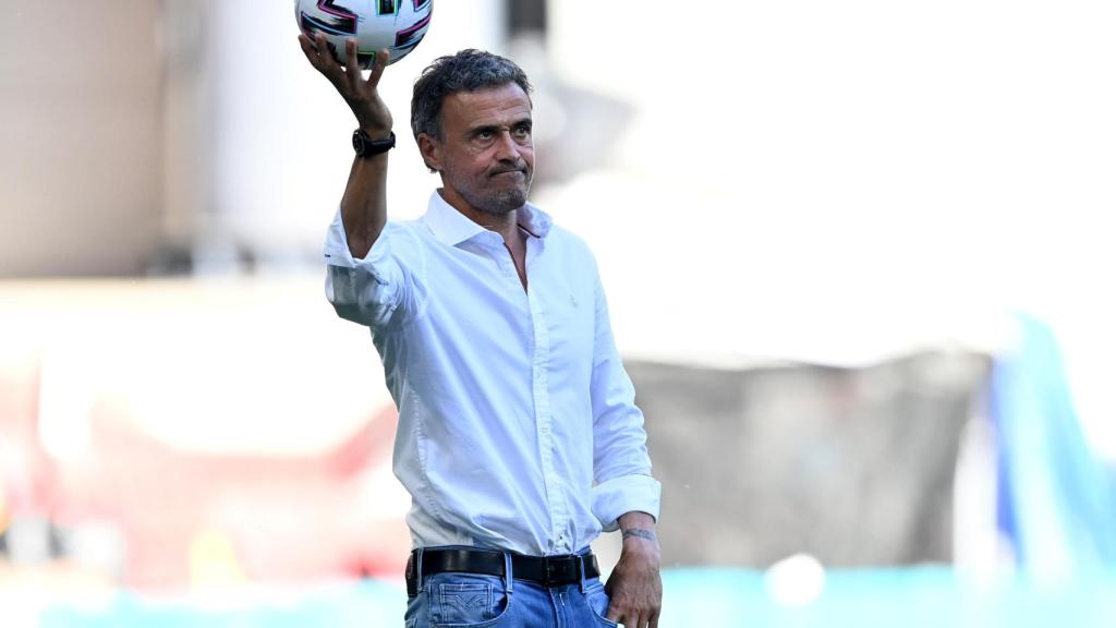 Luis Enrique con el balón durante el partido frente a Croacia