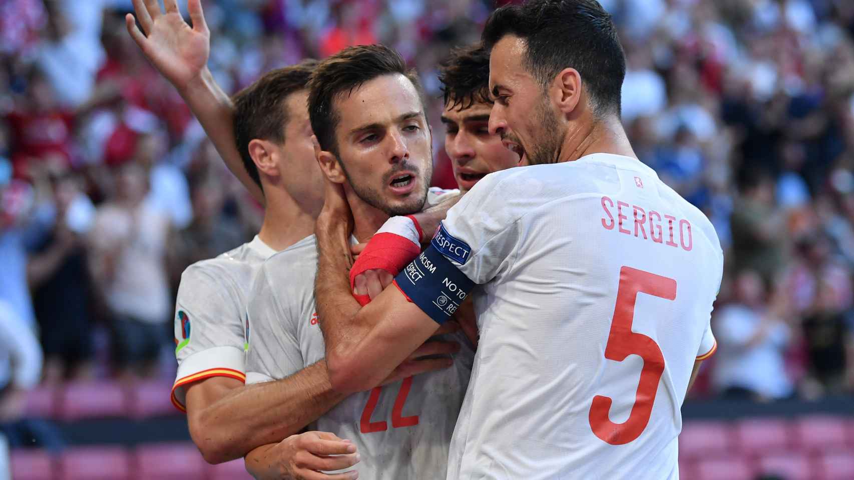 España celebra el gol de Sarabia ante Croacia