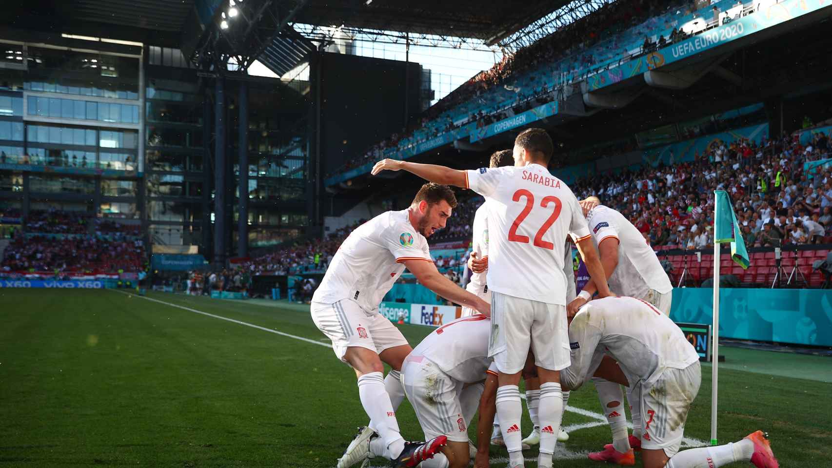 Los jugadores de la Selección celebran el gol de César Azpilicueta a Croacia