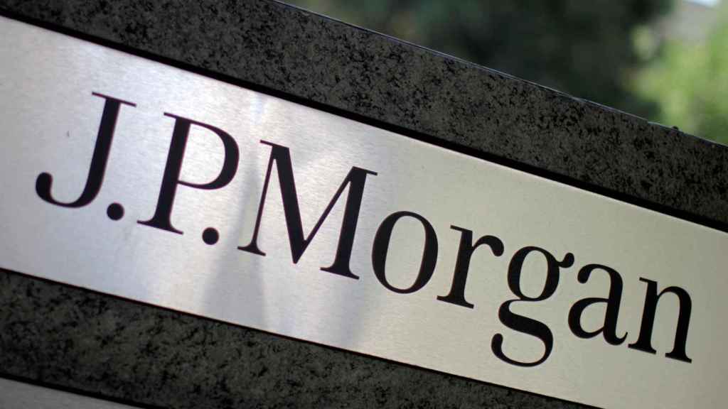 Un cartel con el logo del banco JPMorgan.
