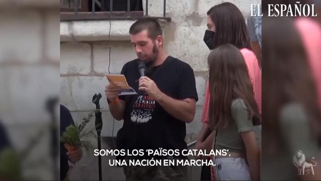 Instante del acto de la Flama del Canigó, que se convirtió en una proclama independentista catalana. EE