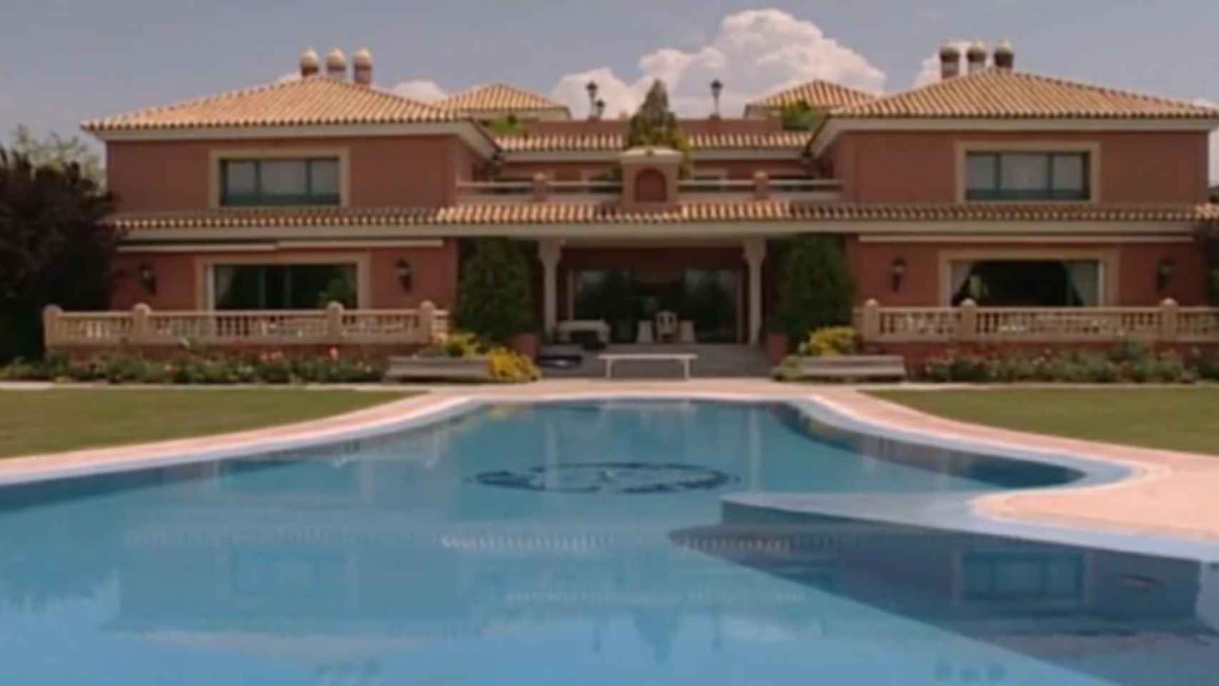 La lujosa mansión de José Luis Moreno en Boadilla del Monte (Madrid) que ha registrado la Policía.