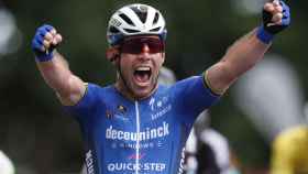 Mark Cavendish celebra su victoria en la cuarta etapa del Tour de Francia