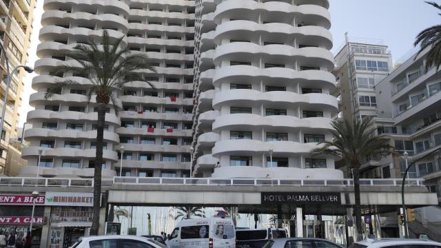 El Hotel covid del Paseo Marítimo de Palma en el que permanecen confinados los jóvenes..