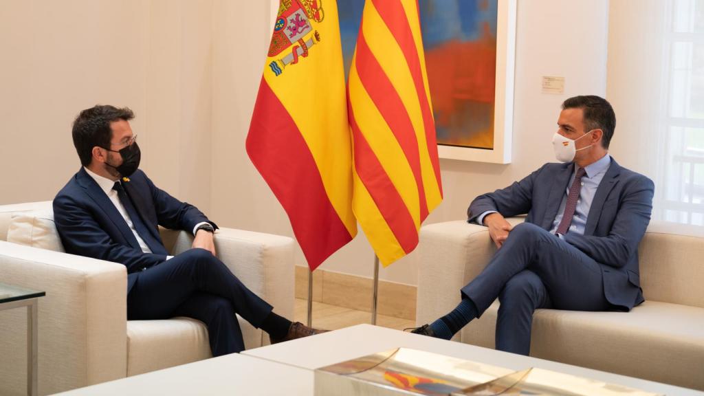 Pere Aragonès y Pedro Sánchez, durante su primera reunión en Moncloa.