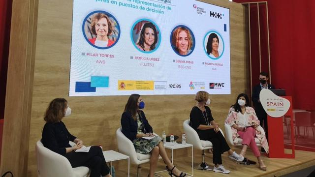 Mesa de #SomosMujeresTech en el Pabellón de España del MWC