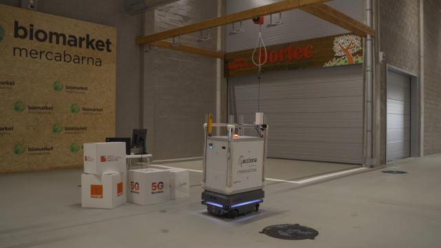 El robot 5G de Mercabarna, en acción.