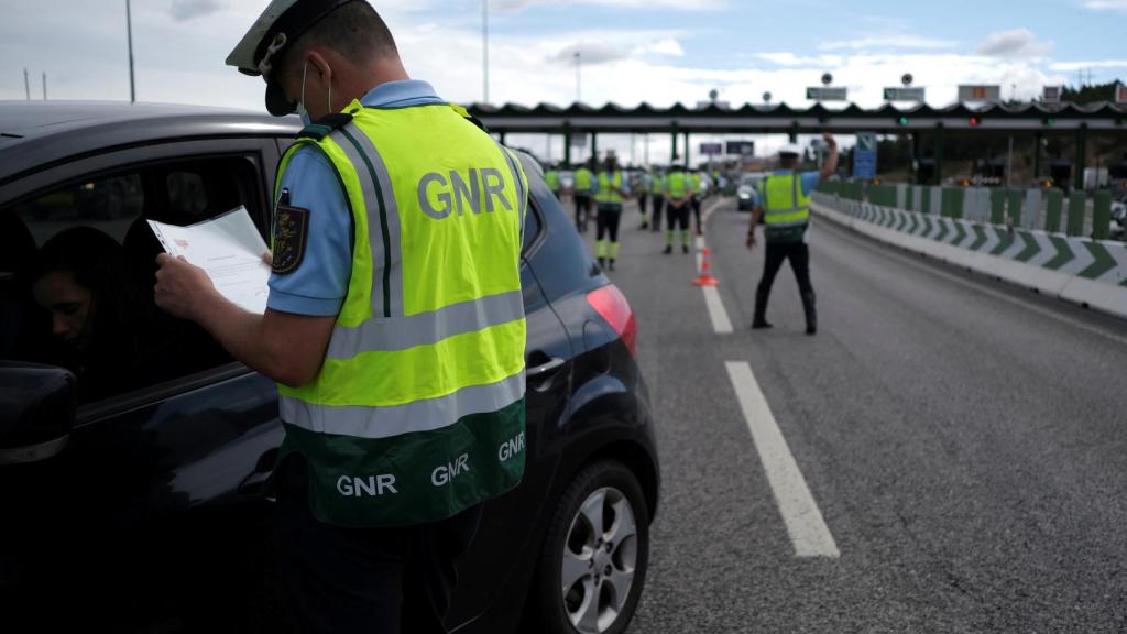 Control policial en Portugal hace unos meses para evitar la propagación del coronavirus.