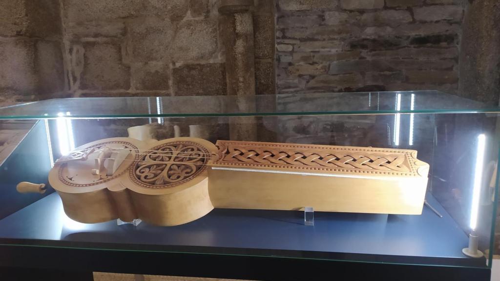 El Pazo de Xelmírez de Santiago acoge una exposición sobre instrumentos medievales