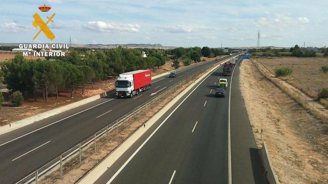 Carretera con tráfico. Foto: Guardia Civil