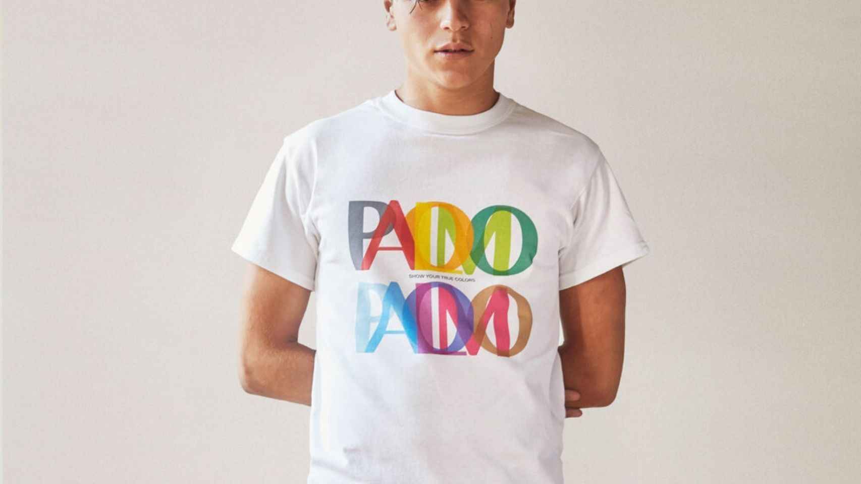 La colección ideada por Palomo con la plataforma Rescate se centra en esta colorida camiseta unisex.