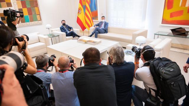 Pere Aragonès y Pedro Sánchez, durante su primera reunión en Moncloa.