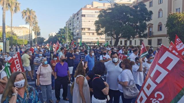 Protesta en Cádiz contra el cierre de la planta de Airbus en Puerto Real.