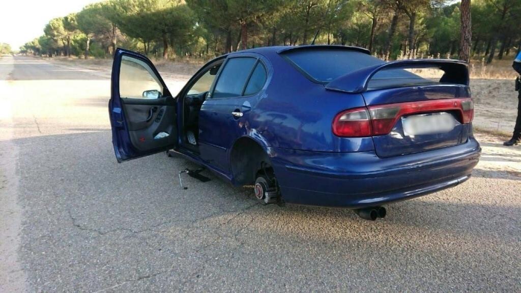 Un coche robado es recuperado.