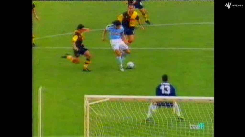 Gol de Mostovoi, durante la final del 2001