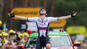 Matej Mohoric celebra su victoria en la 7ª etapa