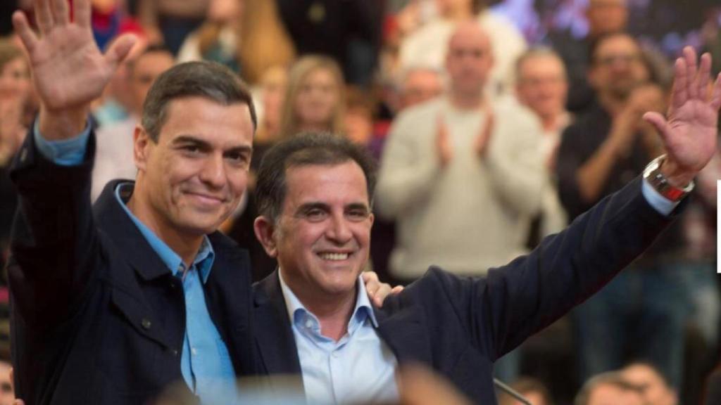 El secretario general del PSOE, Pedo Sánchez, con el alcalde de Murcia, José Antonio Serrano.