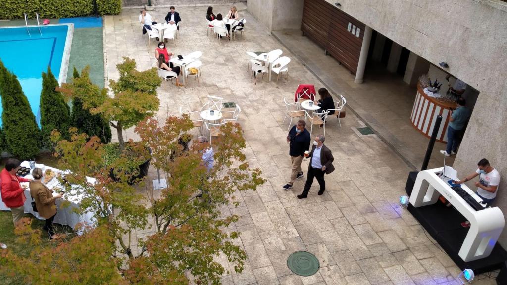 El jardín del Hotel Oca Puerta del Camino.