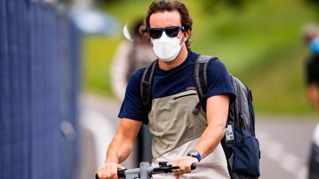 Fernando Alonso, en el paddock del GP de Austria