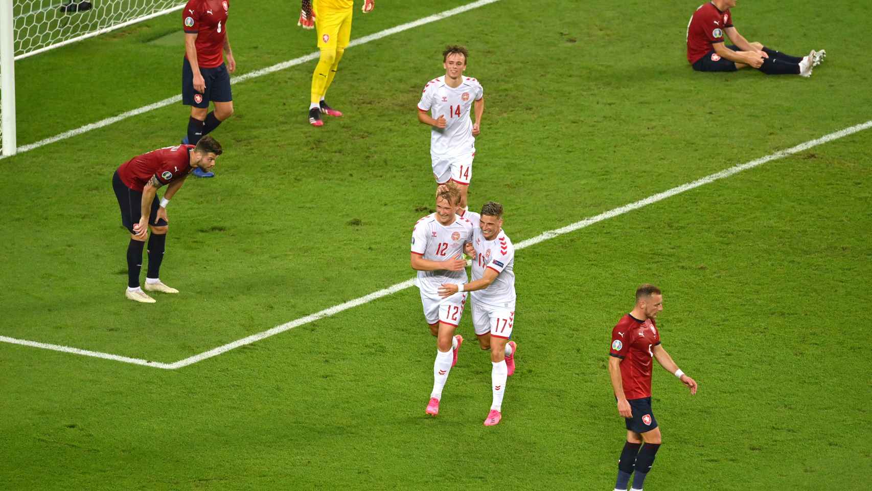 Dolberg celebra su gol con Dinamarca ante República Checa