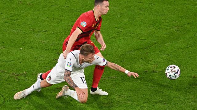 Immobile cayendo al suelo en el Bélgica - Italia