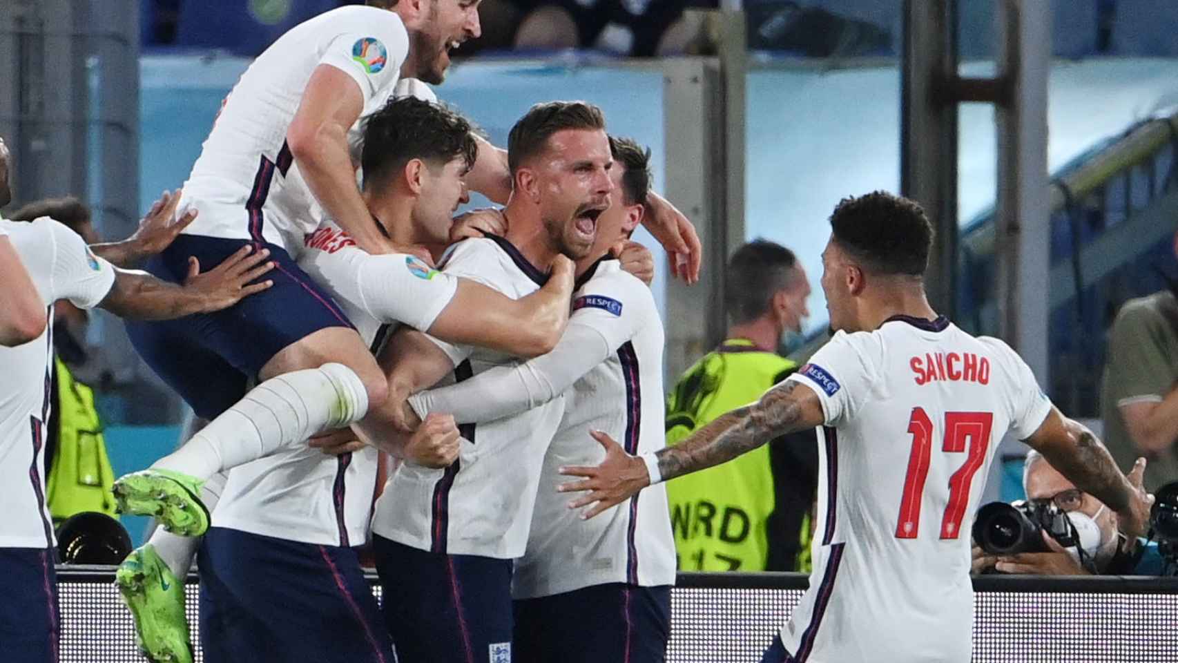 Los jugadores de Inglaterra celebrando un gol