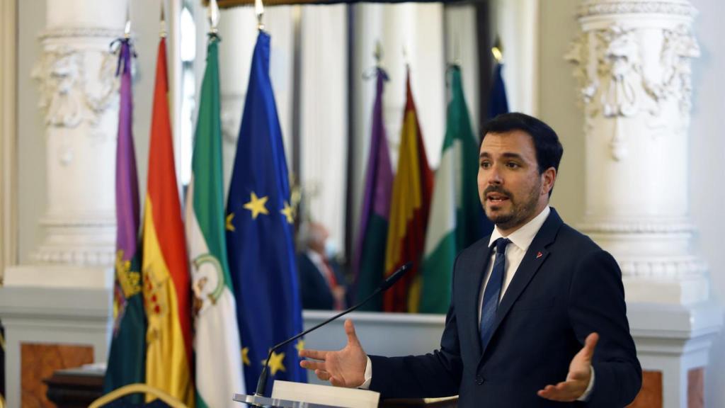 Alberto Garzón en un acto este viernes en el Ayuntamiento de Málaga.