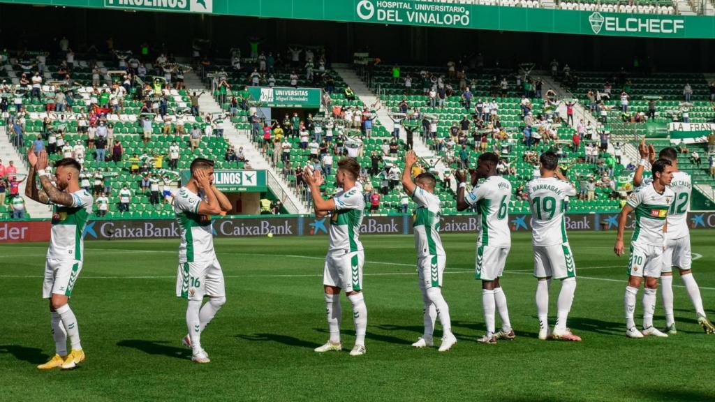 El equipo del Elche CF tras despedir la temporada con el Athelitc Club en el Martínez Valero.