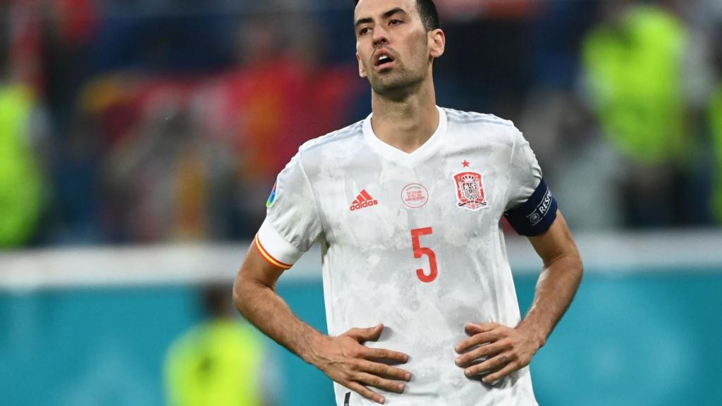 Busquets durante un partido de España