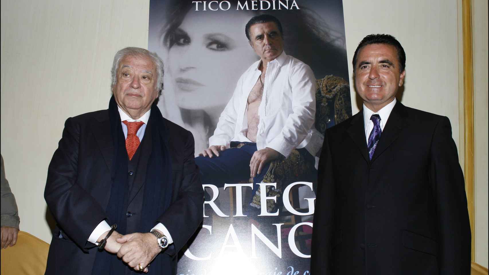 Tico Medina y José Ortega Cano, en la presentación del libro 'Ortega Cano: Traje de luces, traje de cruces'.