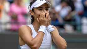 Emma Raducanu, emocionada tras pasar a octavos de Wimbledon